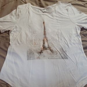 A white and gold tee shirt